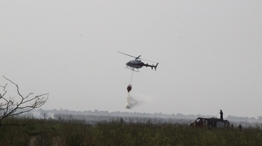 Punta Lara: Bomberos trabajan intensamente contra el incendio en Reserva Natural