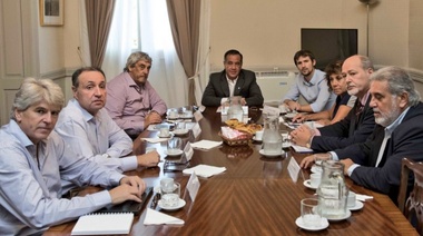 Finocchiaro: "Los gobernadores están haciendo un gran esfuerzo para cerrar las paritarias docentes"