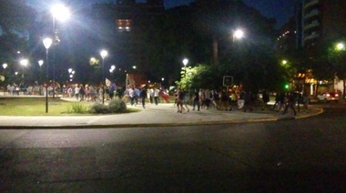 Este jueves, alumnos festejan el Último Primer Día, en la madrugada de Plaza Paso