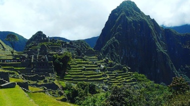 Una turista argentina murió y dos resultaron heridas cuando una roca impactó su camioneta en una ruta de Perú