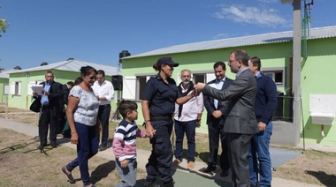 Perechodnik entregó viviendas a personal policial en Almirante Brown