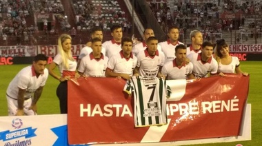 Huracán le hizo un emotivo homenaje al "Loco" Houseman