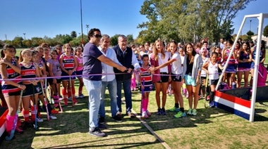 El Intendente participó de la inauguración del piso sintético de la cancha de hockey de Bragado Club