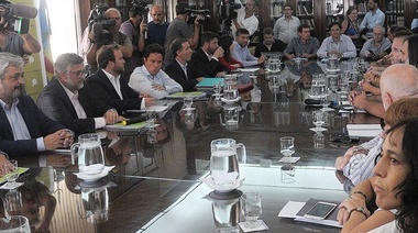 El gobierno bonaerense dará un segundo adelanto salarial a todos los docentes
