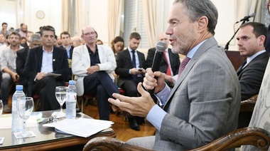 Ferrari encabezó charla sobre políticas contra la corrupción