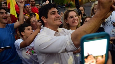 Asume en Costa Rica el presidente más joven de América Latina
