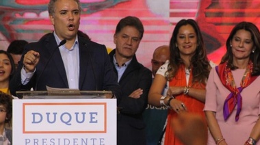 Duque quiere "unir" a Colombia y Petro, "cambiar la historia"