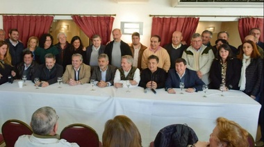 Desde Corrientes, opositores critican a Macri, y suena "Nito" Artaza para integrar fórmula
