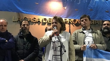 Los docentes bonaerenses realizaron un "banderazo" en reclamo de paritarias