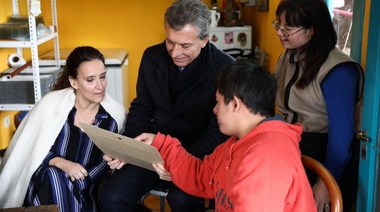 Macri y Michetti visitaron Tolosa de manera sorpresiva, hablaron con vecinos e hicieron spot