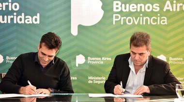 Ritondo y el intendente de Necochea firmaron convenio de unificación de las policías Local y Distrital