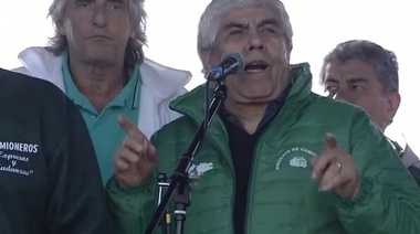 Moyano dice que el gobierno es "gorila y anti-obrero", y Triaca asegura que "tienen que pagar, no hay impunidad"