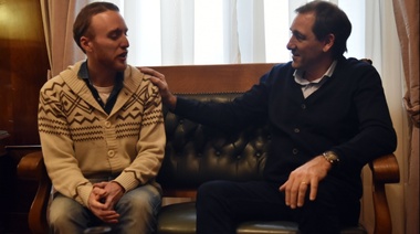 Julio Garro recibió al joven que fue agredido por su sexualidad: "Esta gestión es de los que nacieron acá, y de los que como Hermann, vinieron del interior", dijo