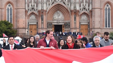 En La Plata, con una misa y ofrenda floral se conmemoró el 197° Aniversario de la Independencia de Perú