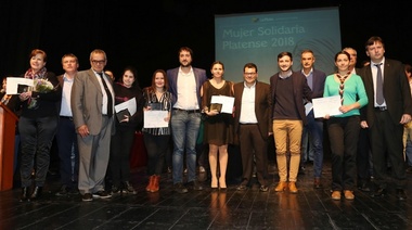 Realizan homenaje a un centenar de mujeres platenses por su rol solidario