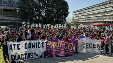 Esperando la marcha universitaria de esta tarde, una importante cantidad de facultades permanecen tomadas
