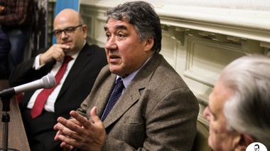 Denuncian que agredieron al periodista Enrique Vázquez cuando presentó su libro "Aduana. Corrupción y contrabando"