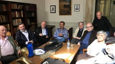 Desde una histórica mesa política radical le hicieron saber a Cornejo “el malestar por las indefiniciones partidarias”