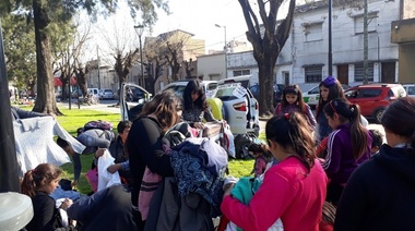 En los barrios platenses lanzaron un plan de contención solidaria