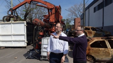 En Tres de Febrero se comenzaron a compactar dos mil vehículos que ocasionaban problemas de contaminación ambiental