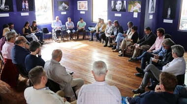 En La Plata, se realizó la segunda reunión de la Mesa de Diálogo Social y Productivo en marco de "absoluto consenso"