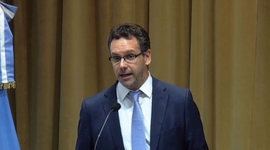 El presidente del BCRA anunció que las bandas cambiarias se irán moviendo diariamente