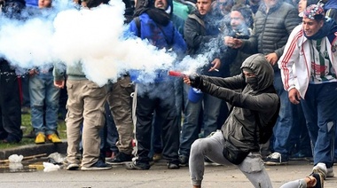 Diputados kirchneristas que increparon a policías en la marcha de ayer lo hicieron porque saben que no los pueden detener, argumenta Cambiemos