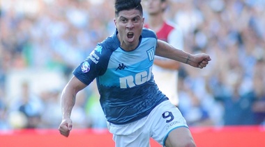 Racing venció a Newell's y mantuvo su liderazgo en la Superliga