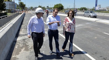 Vidal y Garro recorrieron obra de construcción de puente en Camino Centenario