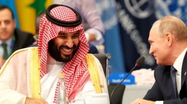 Putin y Mohamed bin Salman "chocan los cinco" en el plenario del G20
