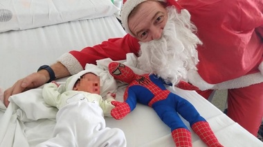 Hay futuro!: Papa Noel amigo de La Plata Solidaria recorrió sin descanso