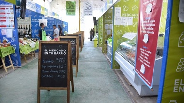 El ‘Punto Fijo’ del Mercado en tu Barrio convoca a cientos de vecinos con su variedad de productos a precios accesibles