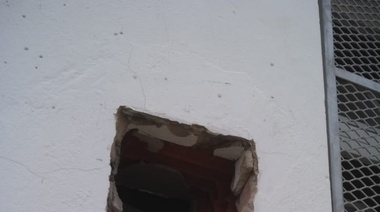 La Plata: Vandalizaron una escuela y un jardín de infantes y dejaron a los chicos sin pileta