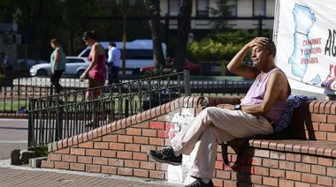 Con una temperatura máxima de 34° para el inicio de semana, la región metropolitana está bajo "alerta naranja"
