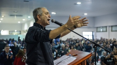 Julio Alak: “Apoyo la convocatoria del Arzobispo Fernández para reactivar el Puerto de La Plata”