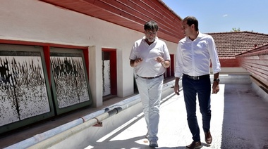 Garro visitó la Escuela N° 13, donde el Municipio realiza reparaciones tras la tormenta
