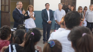 Inaugurando el ciclo lectivo en el barrio de La Granja, Perechodnik insistió con que tiene que haber clases "todos los días"