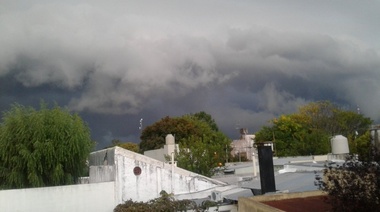 Llegan a La Plata tormentas con fuertes vientos
