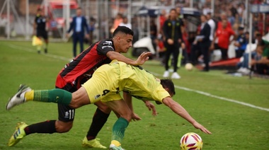 Defensa tropieza en Paraná y le allana el camino al título a Racing