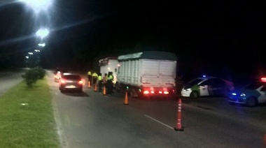 Comuna platense secuestra dos camiones que circulaban por Camino Centenario con exceso de peso y falta de documentación
