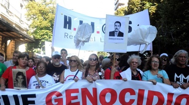 Con dos actos en Plaza de Mayo, se recuerda un nuevo aniversario del golpe militar