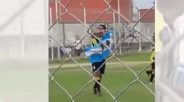 Marcó un gol, festejó con una bandera que recordaba a las Malvinas y fue expulsado