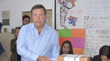 Vota el gobernador y vaticina que habrá "voto útil" en la elección rionegrina