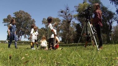 Inicia un ciclo gratuito de talleres de cine para niños y niñas en distintos barrios platenses