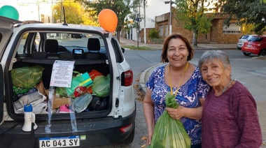 La Caravana Pies Calentitos recibió en La Loma donaciones por parte del vecindario