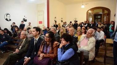 Conferencia sobre políticas universitarias, en la Casa Radical Ricardo Balbín