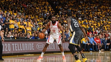 El bicampeón Golden State vence a Houston y saca ventaja de 2 a 0 en la Conferencia Oeste