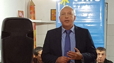 Con presencias peronistas, el “Profe” Córdoba formalizó su intención de destronar a Garro: “Soy un orgulloso emergente de todas las clases sociales”, dijo