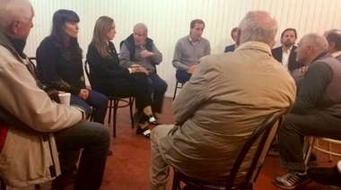 Garro y Vidal estuvieron en un club barrial reunidos con vecinos del lugar