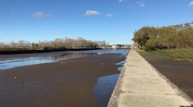 Bajante extraordinaria del Río de La Plata provoca baja de presión de agua